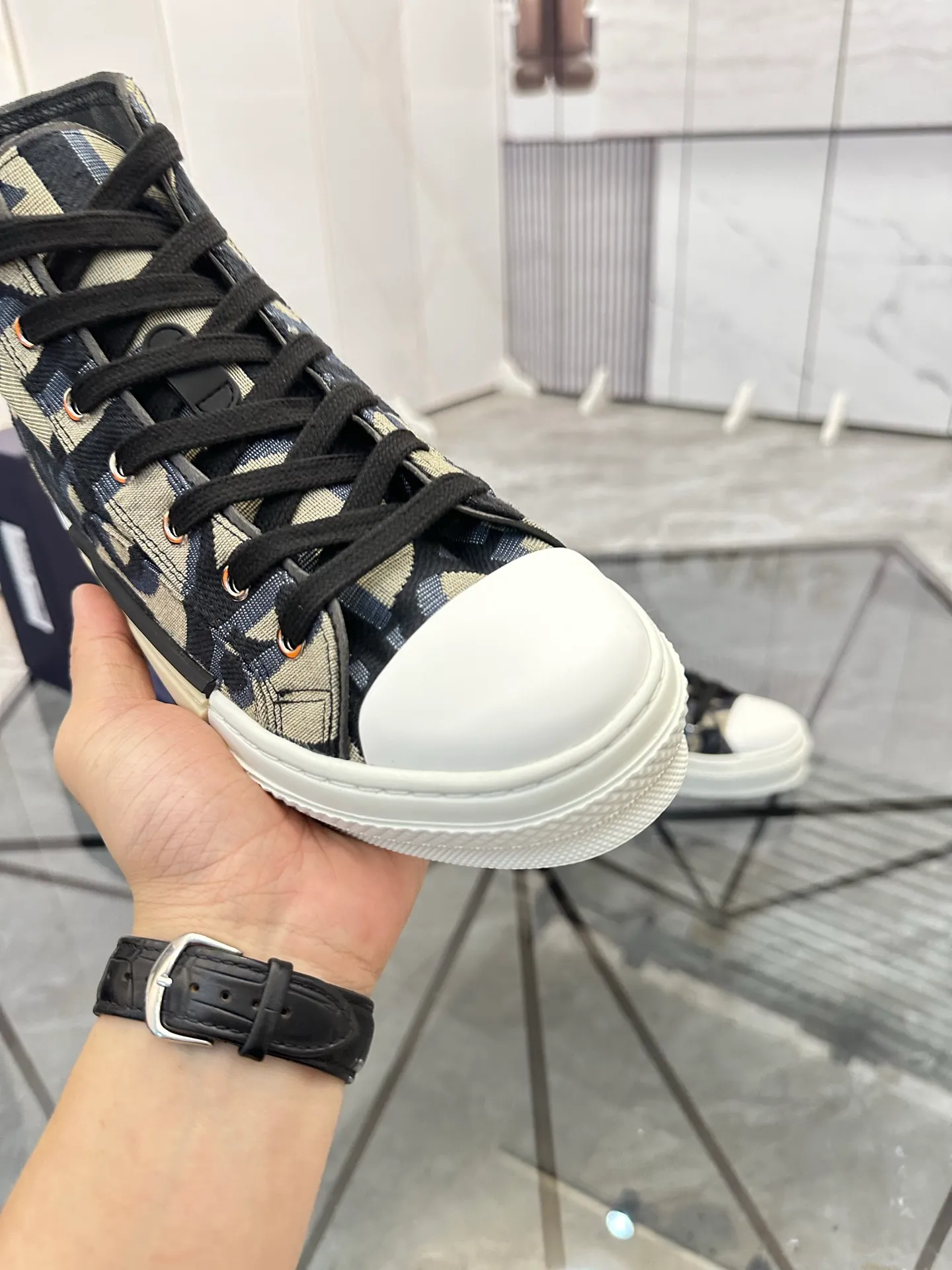 Selling men's shoes 💰: 💰P460¥ Product trademark: Dio* "Dior*" high-top casual shoes Regular size: 36-45 (can be customized to 46) Couple style B23 Product materials: Upper imported original fabric, breathable lining, original outsole. No.: 007